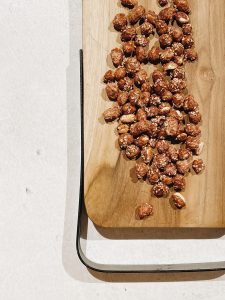 Caramelized-peanuts-with-sesame-seeds